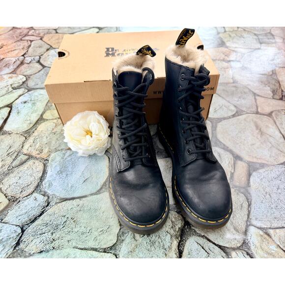 DR MARTENS FAUX FUR CLASSIC BOOTS - Picture 4 of 16